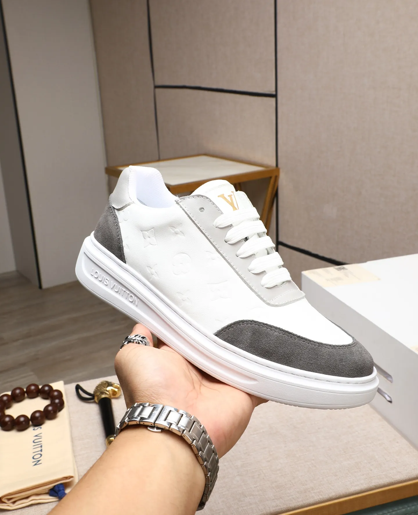 Men's shoes 💰540 📛📛【LOUIS VUITTON】Louis Vuitton new product👟Milan fashion catwalk style🇰🇾🇰🇾LV family logo, celebrity style, a must-have for fashionistas⚠️Classic presbyopia flower➕Water-dyed cow lining➕Special outsole👞Number 38-44 (45 46 custom-made)